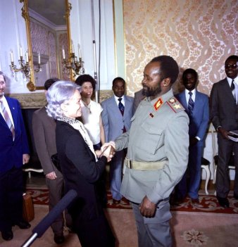Bundesarchiv_Bild_183-1983-0303-423,_Berlin,_Margot_Honecker,_Samora_Moises_Machel